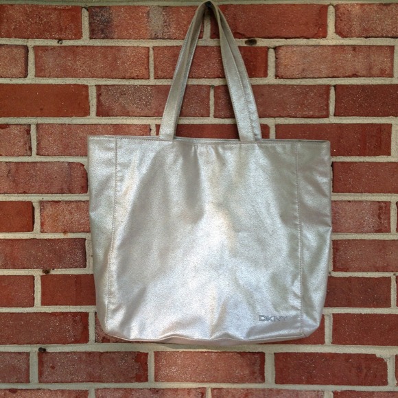DKNY METALLIC SILVER LARGE TOTE SNAP TOP CLOSE