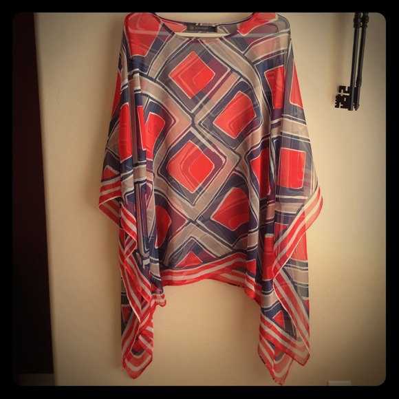 Tops - Reduced! Beautiful kimono style top!