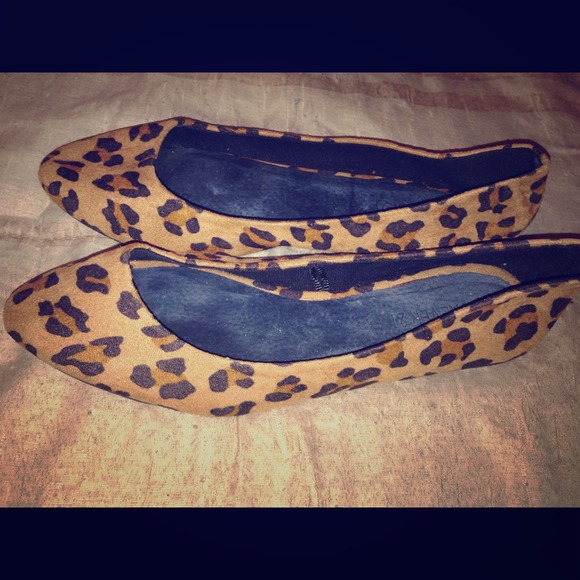 Cute H&M Leopard Flats size 7 Never Worn out ☺