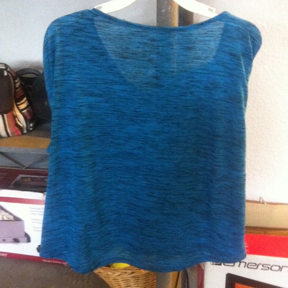 Blue crop top - Picture 3 of 4