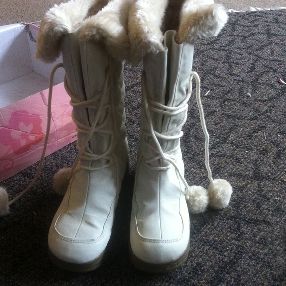Off white MUDD boots . - Picture 2 of 4