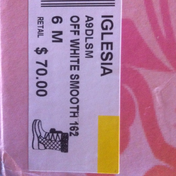 Off white MUDD boots . - Picture 4 of 4