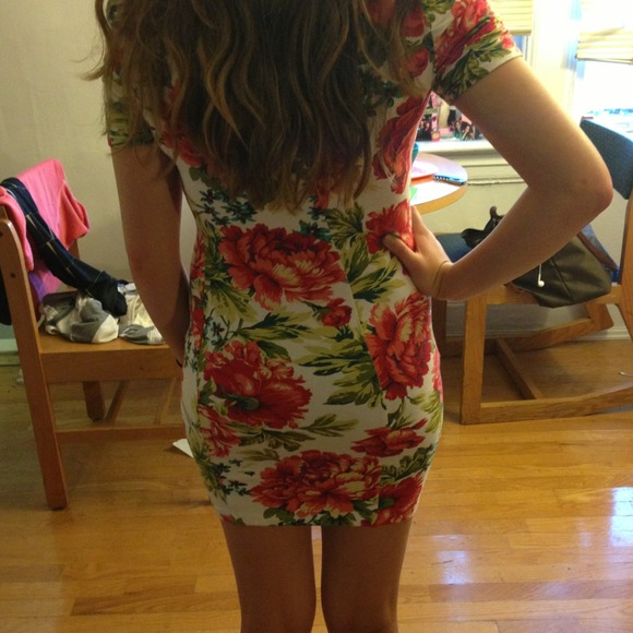 Cute dress for going out! - Picture 3 of 3