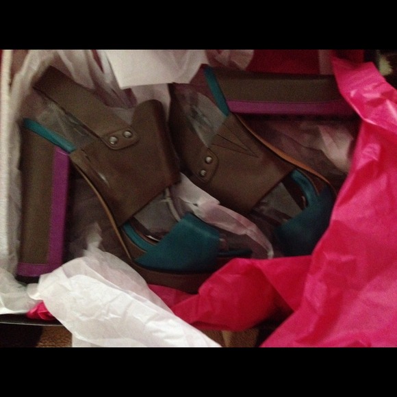 Vince Camuto Persh shoe Size 7 - Picture 3 of 4