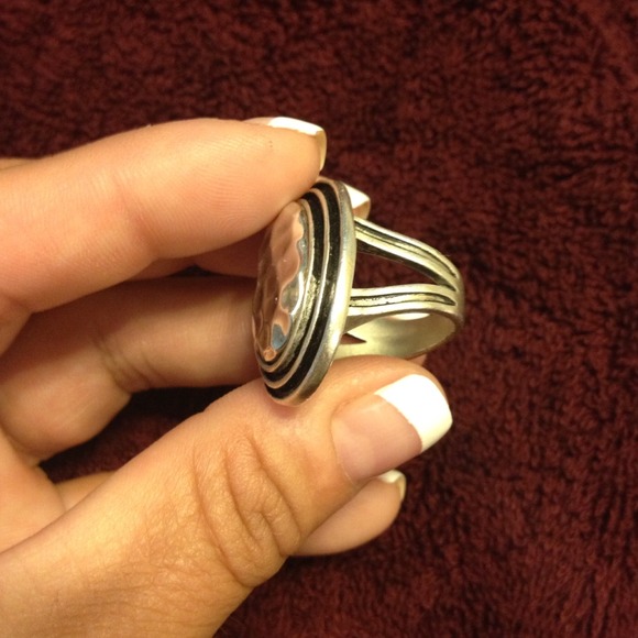 Premier Jewelry, hammered ring - Picture 3 of 3