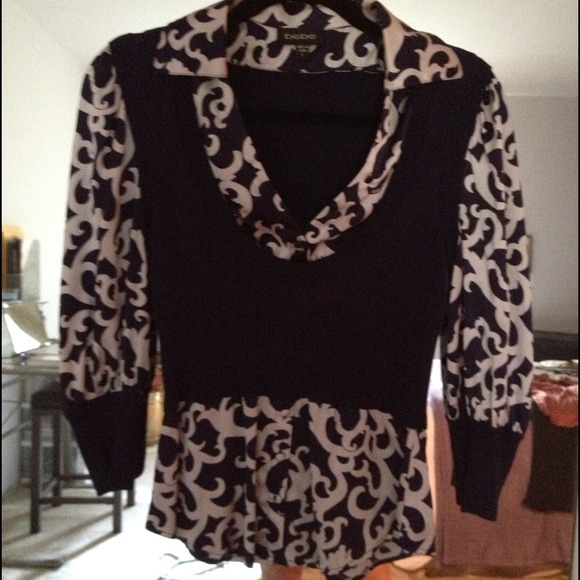 BeBe Patterned Blouse - Picture 2 of 4