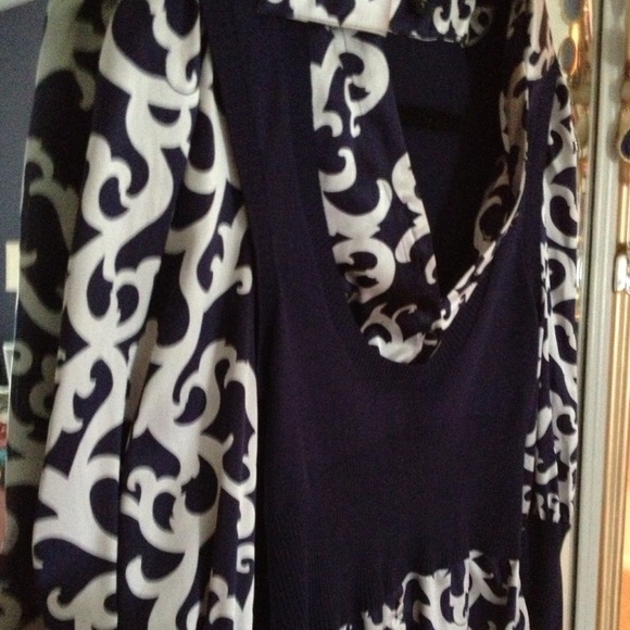 BeBe Patterned Blouse - Picture 3 of 4