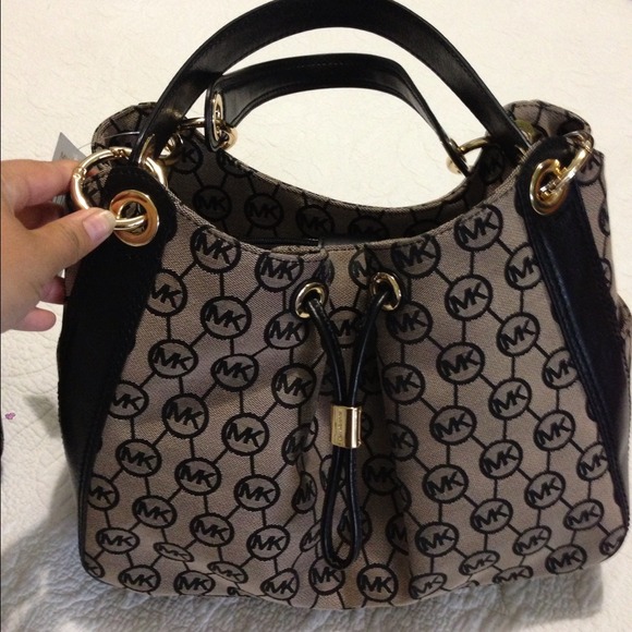 ❎Sold✅Beautiful new Michael Kor bag - Picture 1 of 3