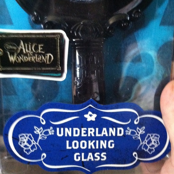 BRAND NEW IN ITS PACKAGE ALICE UNDERLAND MIRROR - Picture 4 of 5