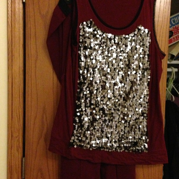 Vera wang sequence top and matching leggings.