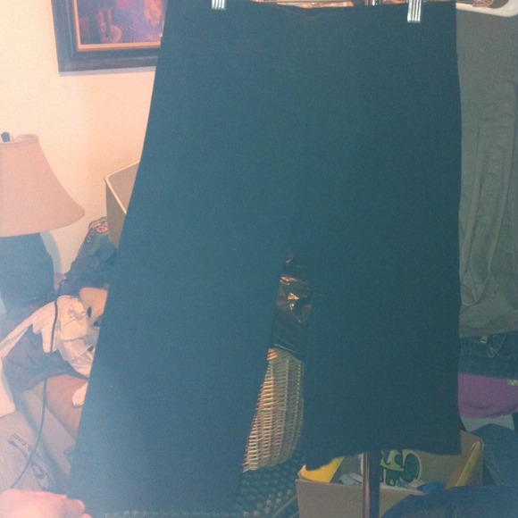 Lululemon clam digger exercise cropped pant.