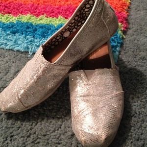 Silver Sparkly TOMS.. Size 7.5