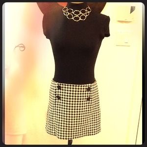 Express houndstooth mini skirt size 4