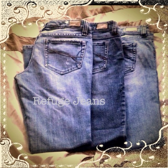 ⛔Traded⛔ Lot of 3 Refuge Jeans👖