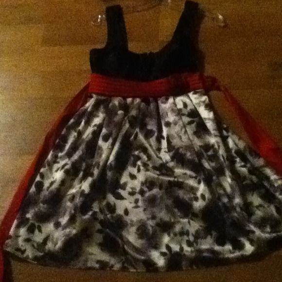 $20-25 - Picture 1 of 4