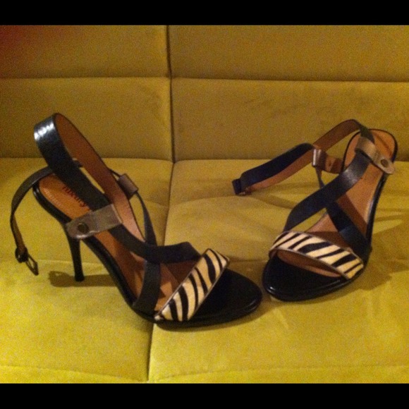 Luxury Rebel Sandal 🚫Trade - Picture 2 of 4