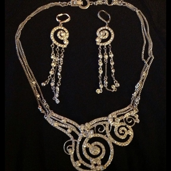 Costume necklace and matching earrings