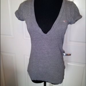 HOLLISTER HEATHER GRAY VNECK TEE size SMALL