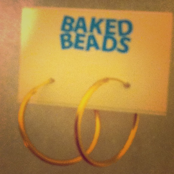 💛Medium sized gold hoops