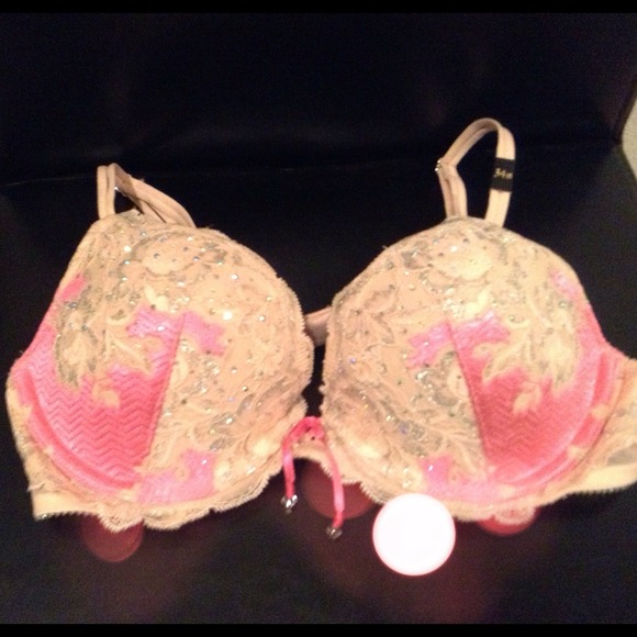 🚫SOLD🚫VS bombshell MEGA push up bra lol🎀💋