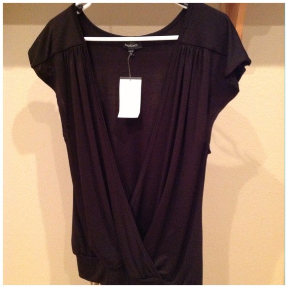 👚Bebe black long V shirt👚