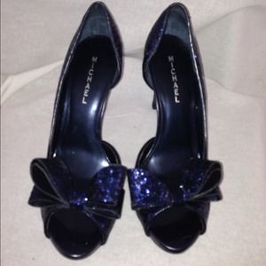 Micheal D'orsay blue sparkle pump