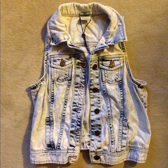 Acid wash vest