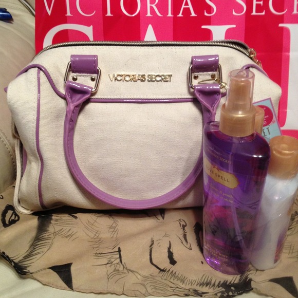 Victoria's Secret Handbags - 💕💕 VS Limited Edition Speedy Type Bag 💕💕