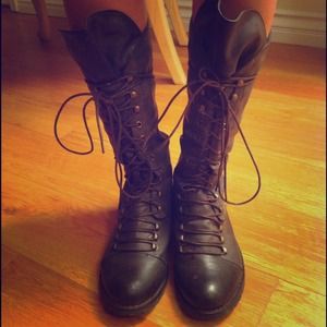 🚫TRADED 🚫✨BRAND NEW✨ brown lace up combat boots