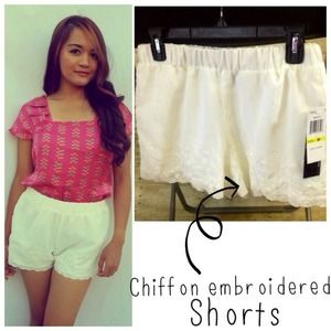 ⬇️Chiffon shorts with embroidered hem.⬇️