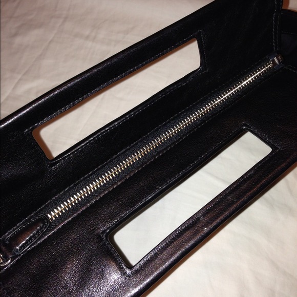 ❌SOLD❌Coach Legacy Basket clutch - Picture 2 of 4