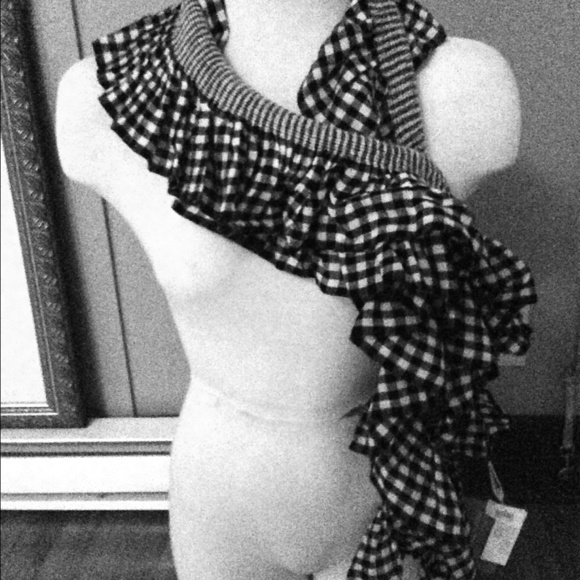 🎈SOLD🎈Minicci Blk Wht Gingham Ruffle Wrap Scarf