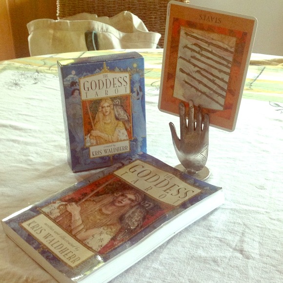 TAROT CARDS, BOOK PALM HOLDER hold anniefannie77