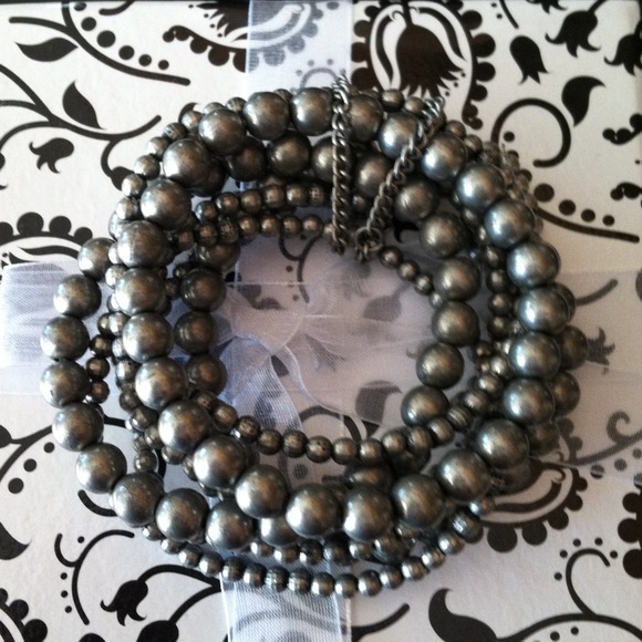💵SOLD IN BUNDLE💰Graphite colored beaded bracelet