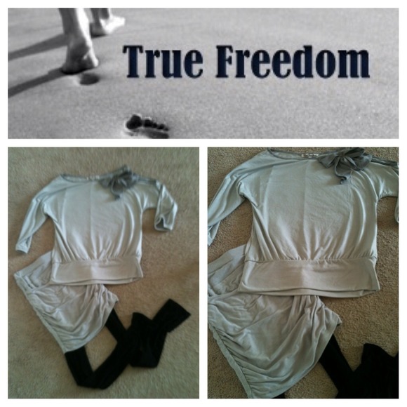 ❤Top With Matching Skirt W/Attached leggings❤ - Picture 1 of 4