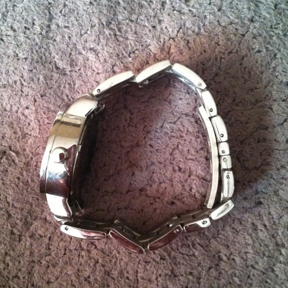 AUTHENTIC WATERPROOF DIAMOND WATCH - Picture 2 of 4