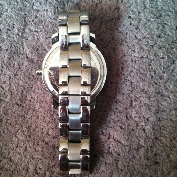 AUTHENTIC WATERPROOF DIAMOND WATCH - Picture 3 of 4