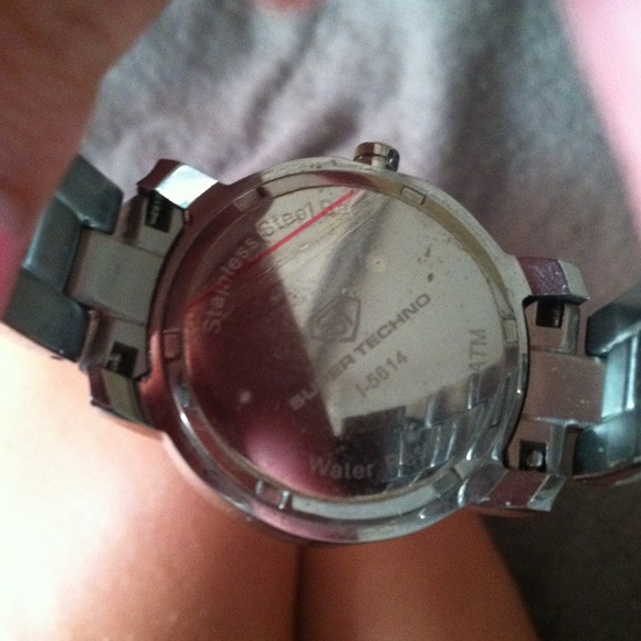 AUTHENTIC WATERPROOF DIAMOND WATCH - Picture 4 of 4