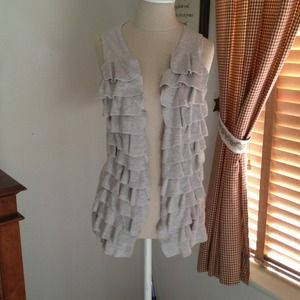🚫SOLD🚫💖 HOST PICK 💖J Crew Ruffle Vest