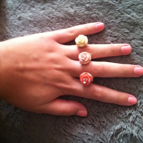 3 FLOWER RING