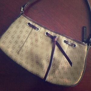 💯% Authentic Signature Dooney & Bourke purse 👜