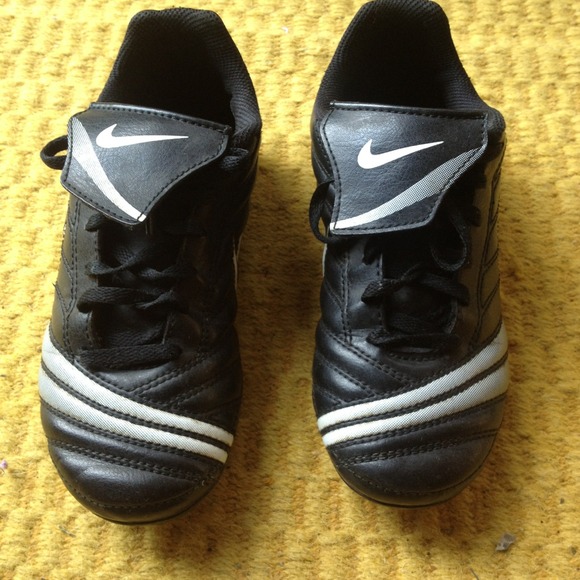 Nike Soccer Shoes kids 1Y