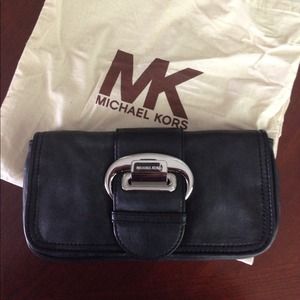 💯% Authentic Black Leather Michael Kors clutch 👜