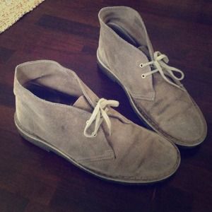 Tan Clark's desert boots