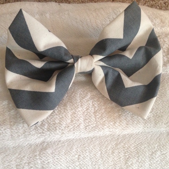 Grey and white chevron bow