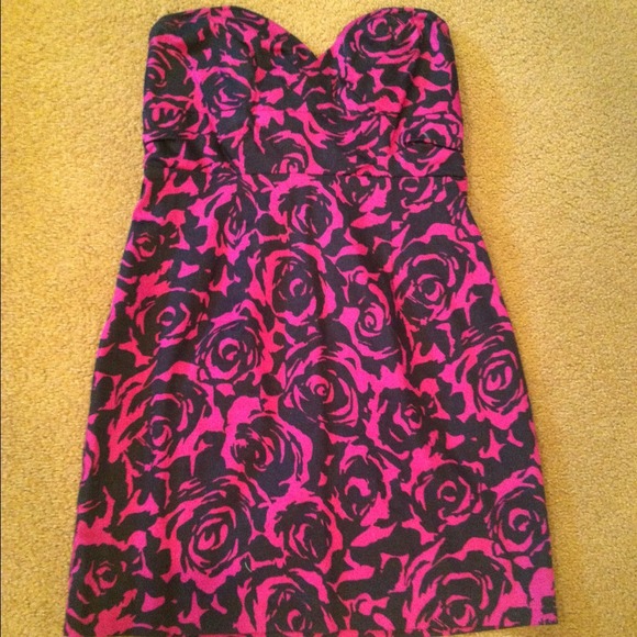 Hot pink/black rose print cocktail dress !