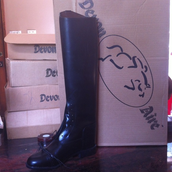 Field boots