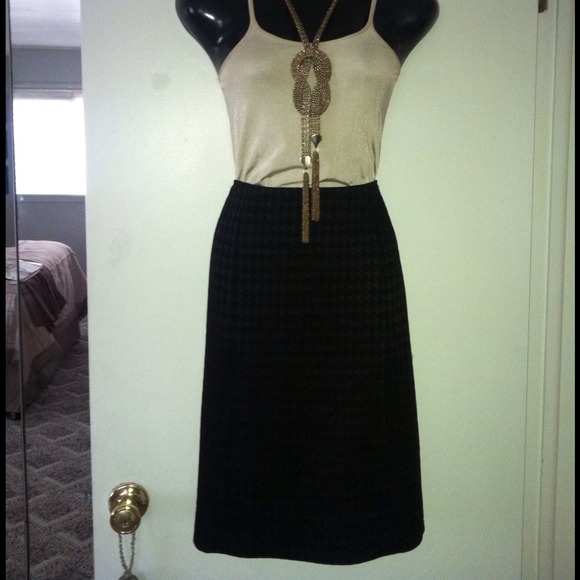 Dana Buchman Houndstooth Skirt