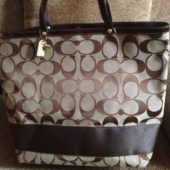 SOLD SOLD AUTHENTIC COACH SIGNATURE XL