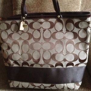 SOLD SOLD AUTHENTIC COACH SIGNATURE XL